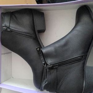 Brand new in box madden girl brronco booties size 9 black